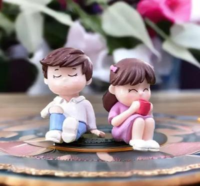 Model Sweet Lovers Sitting Couple Figurine